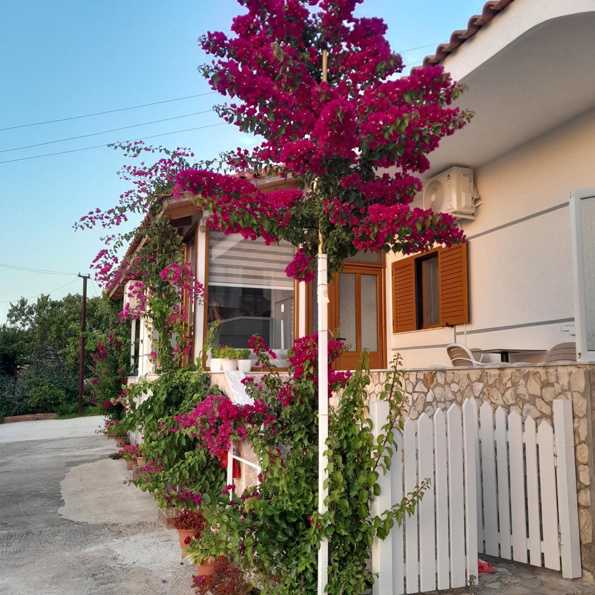Luxury Dennis Home Sarandë Exterior foto
